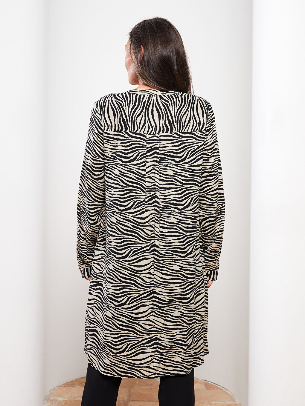 LCW Grace Tunique pour Femmes à Col Rond Imprimée à Manches Longues en Viscose -W2FB62Z8-LQC