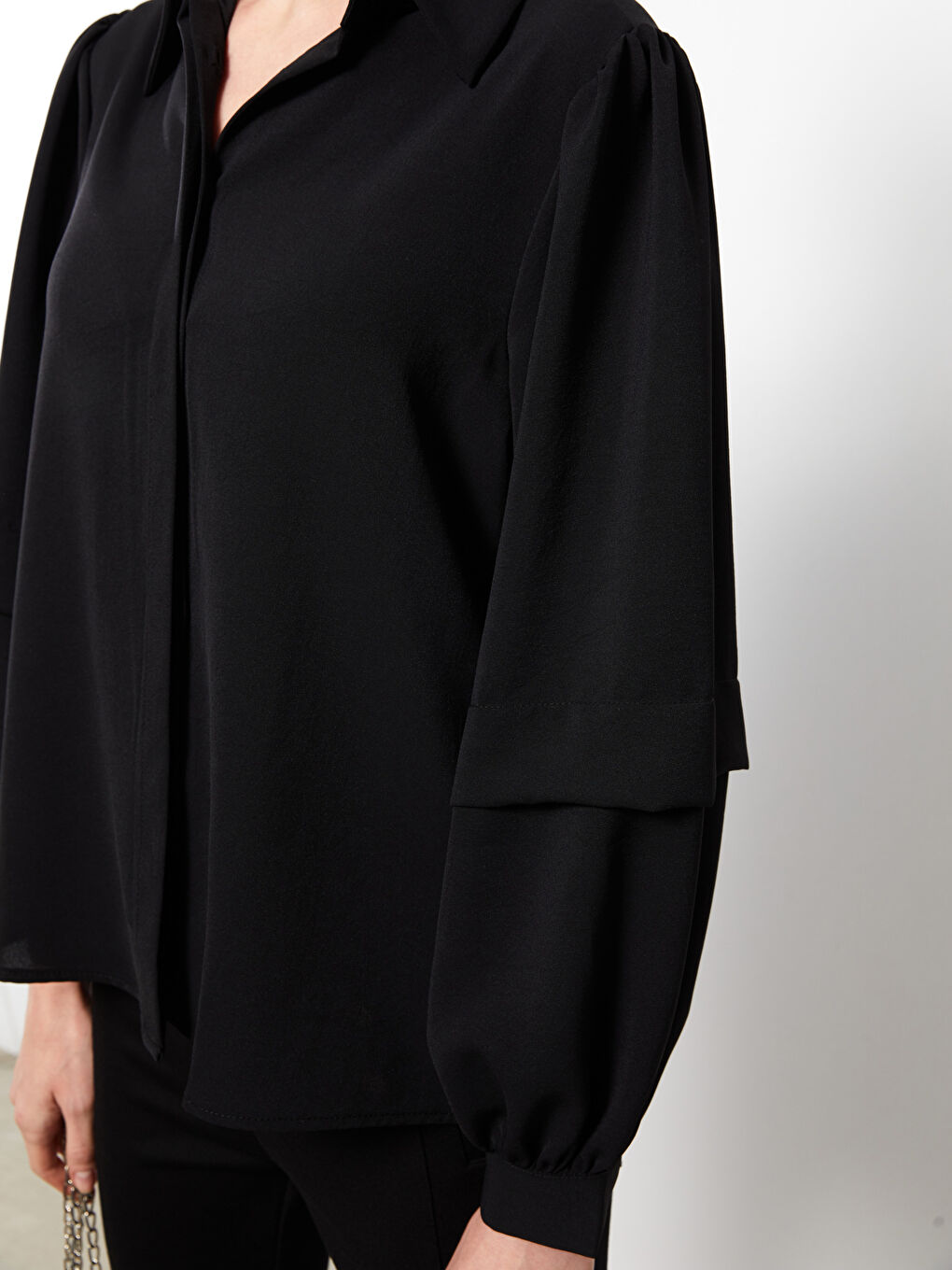 قميص اسود نساء-2