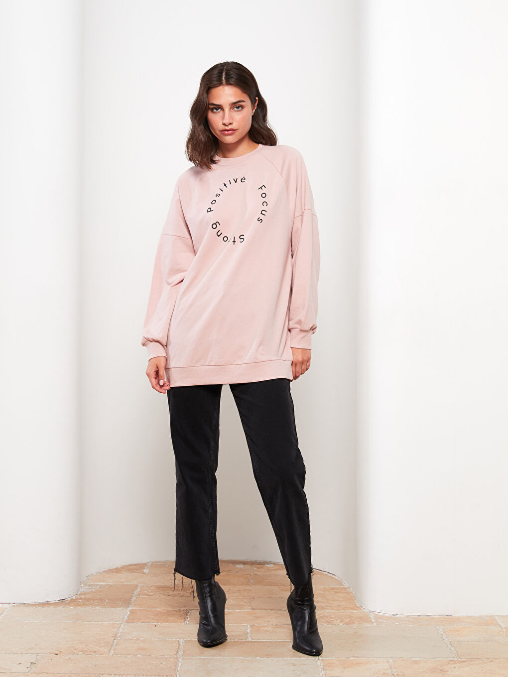 LCW Modest Açık Pembe Bisiklet Yaka Baskılı Uzun Kollu Oversize Kadın Sweatshirt Tunik - 2