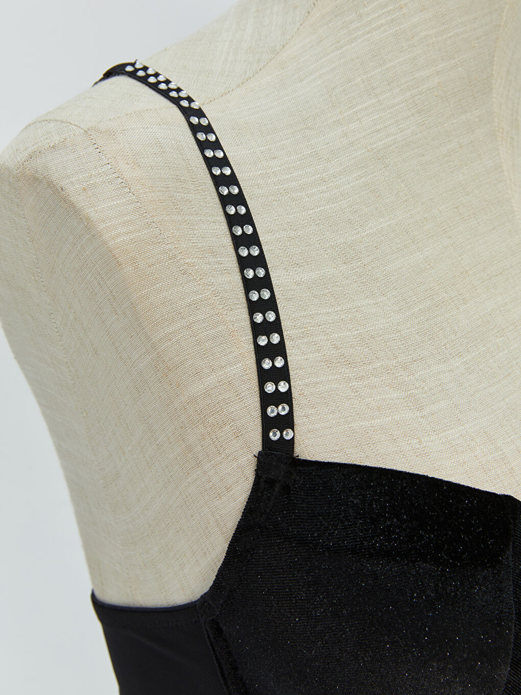 Siyah Balenli Dolgusuz Kadife Fantezi Sütyen-2