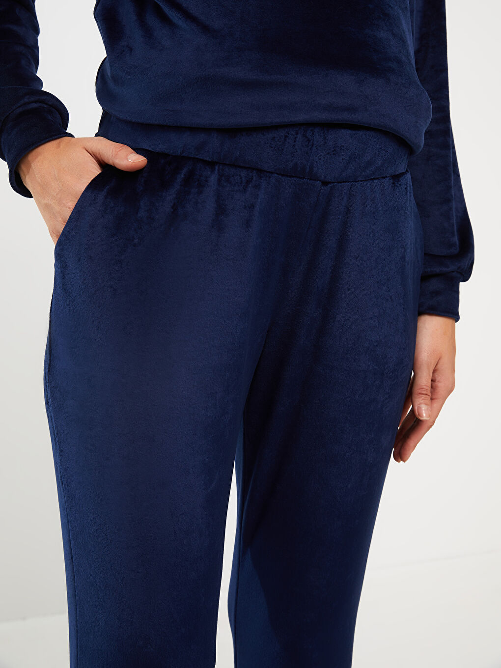 LCWAIKIKI Maternity Pantalon de survêtement de maternité uni en velours à taille élastique -W2FD31Z8-HFH