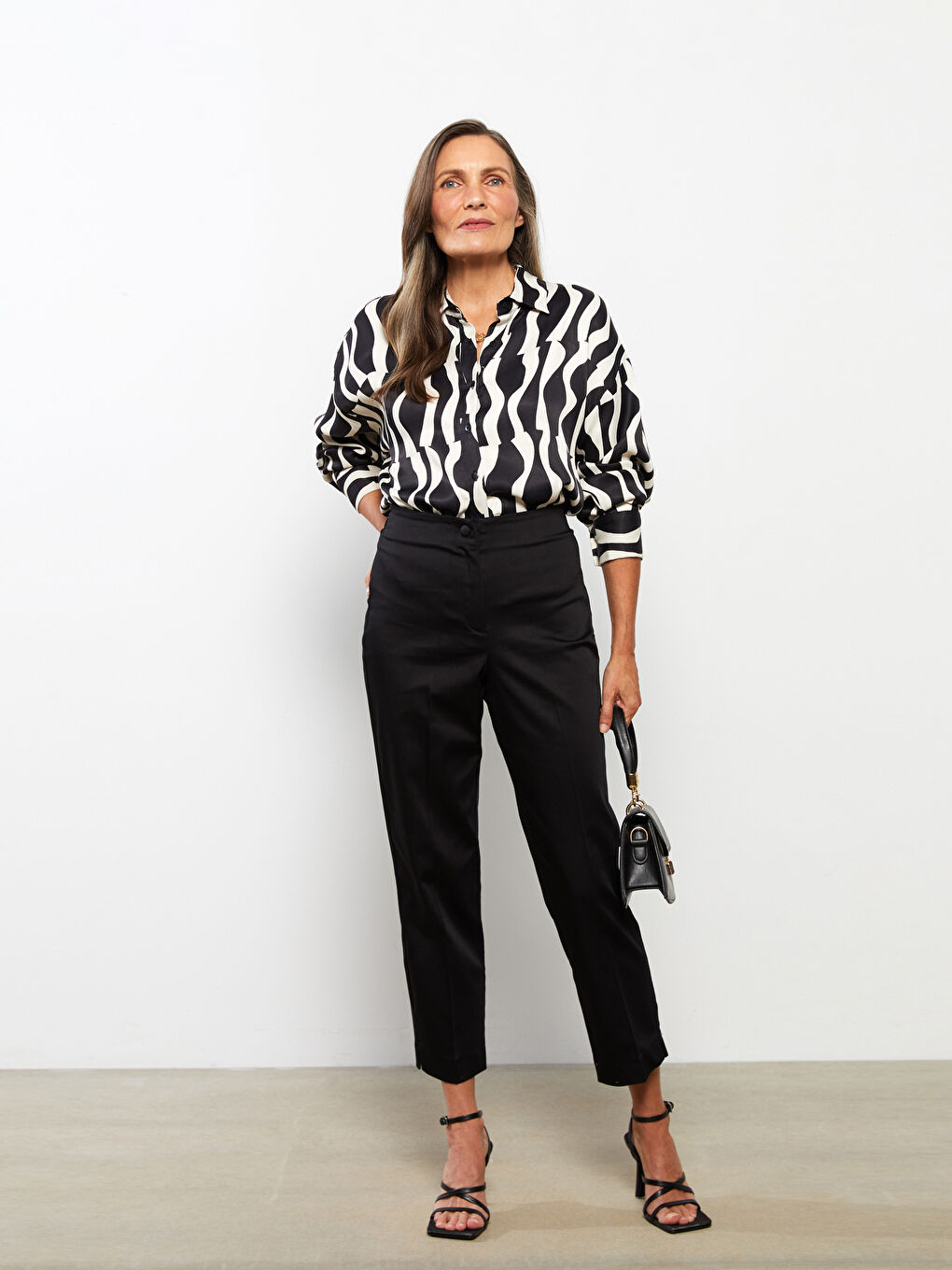 Siyah Kadın Standart Fit Düz Pantolon