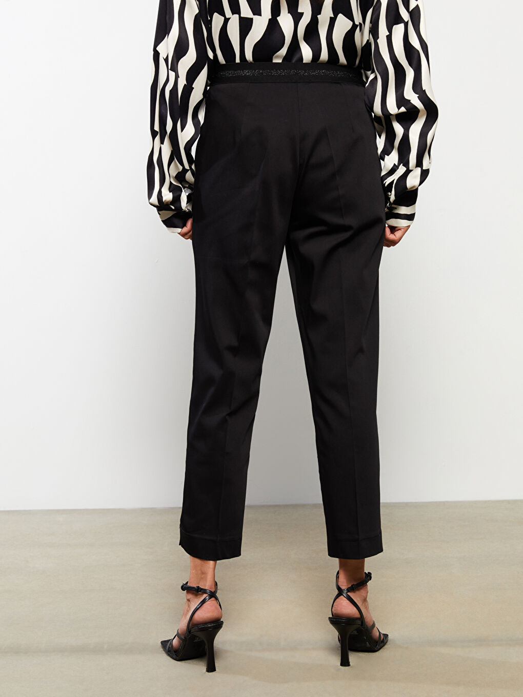 Siyah Kadın Standart Fit Düz Pantolon-4