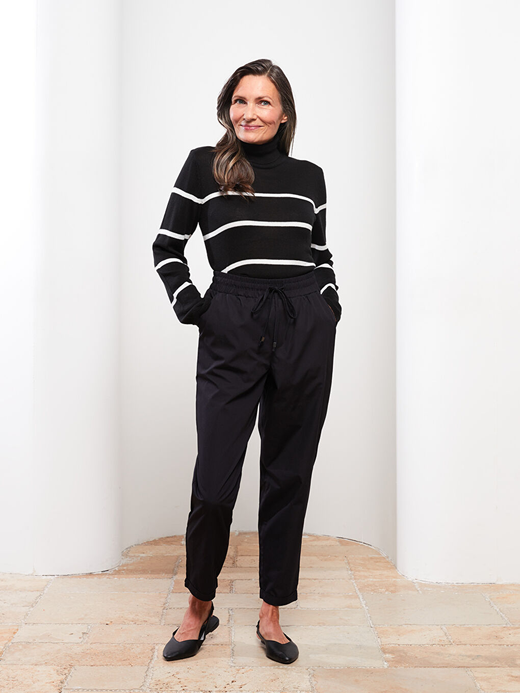 Siyah Kadın Standart Fit Düz Pantolon-1