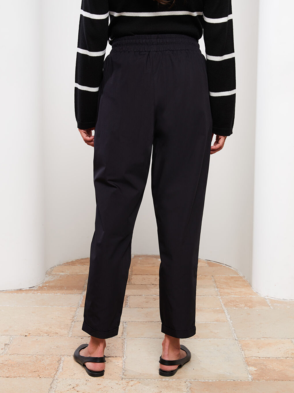 Siyah Kadın Standart Fit Düz Pantolon-3