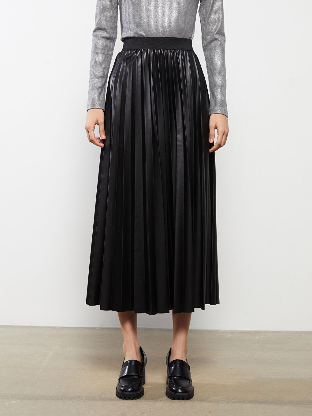 Siyah Beli Lastikli Düz Pileli Kadın Etek-5