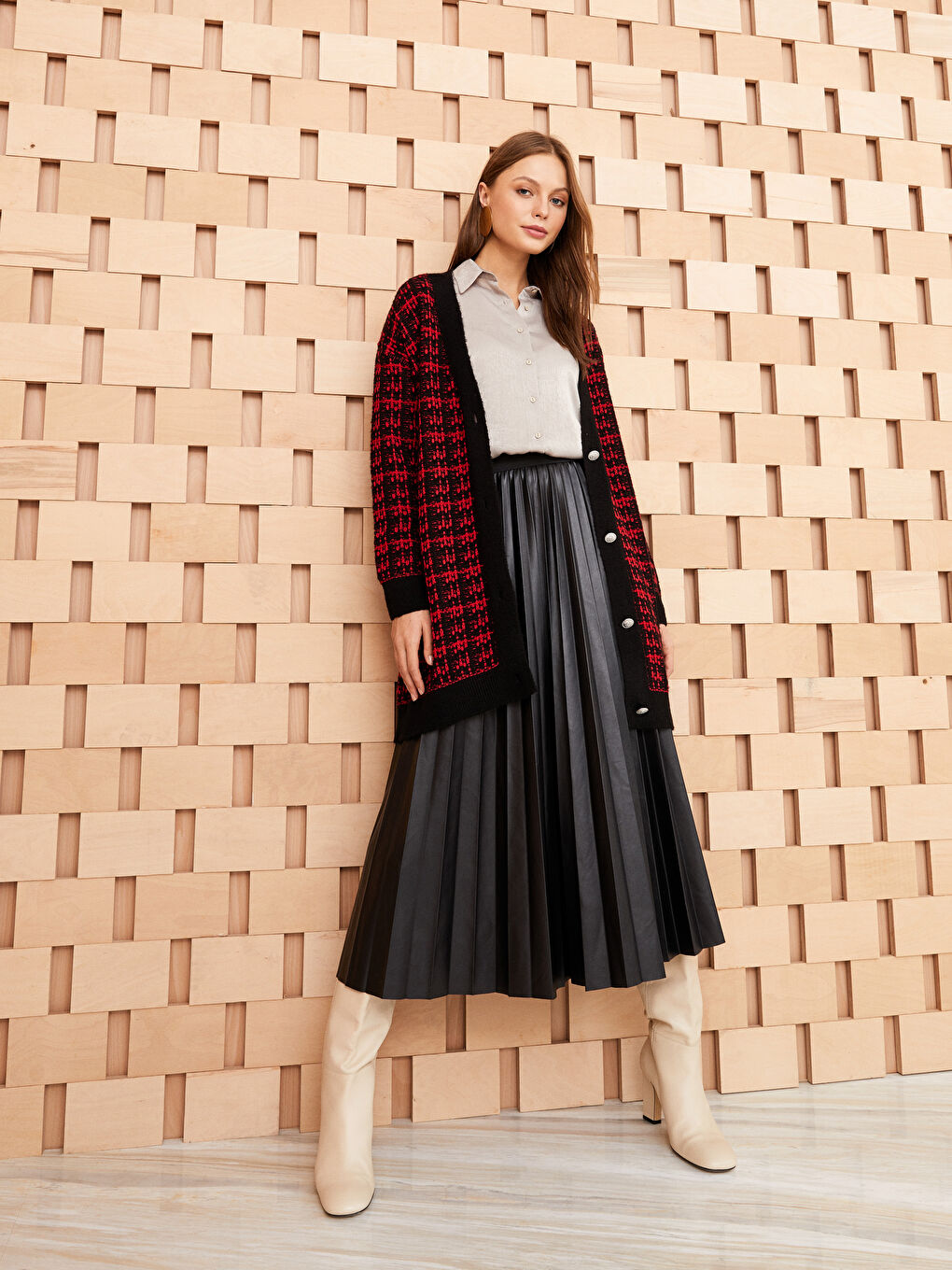 Siyah Beli Lastikli Düz Pileli Kadın Etek