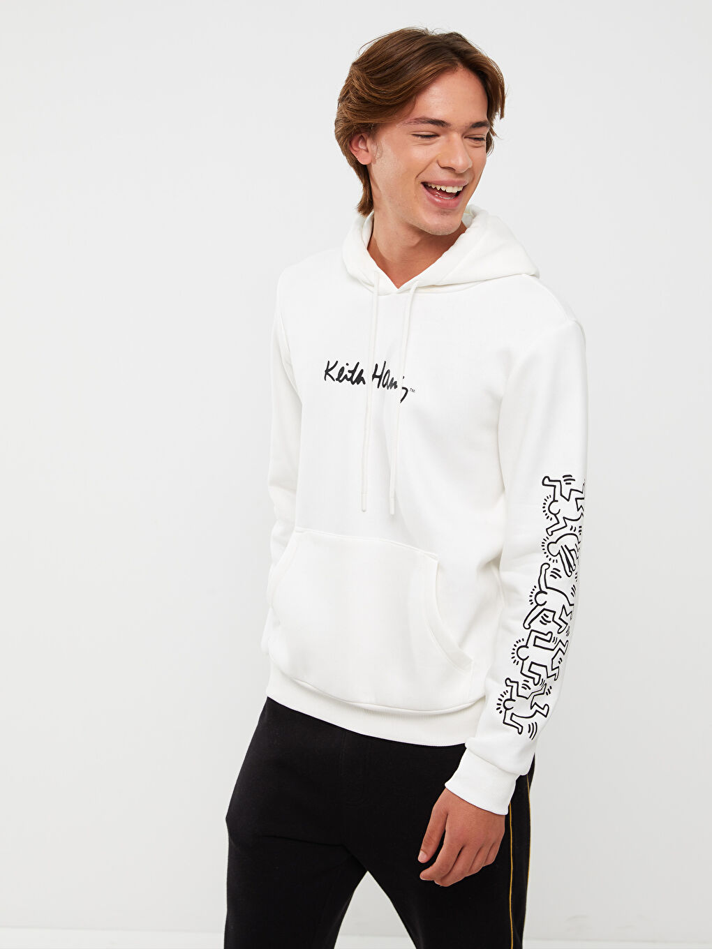 LCW Casual Kırık Beyaz Uzun Kollu Keith Haring Baskılı Erkek Hoodie