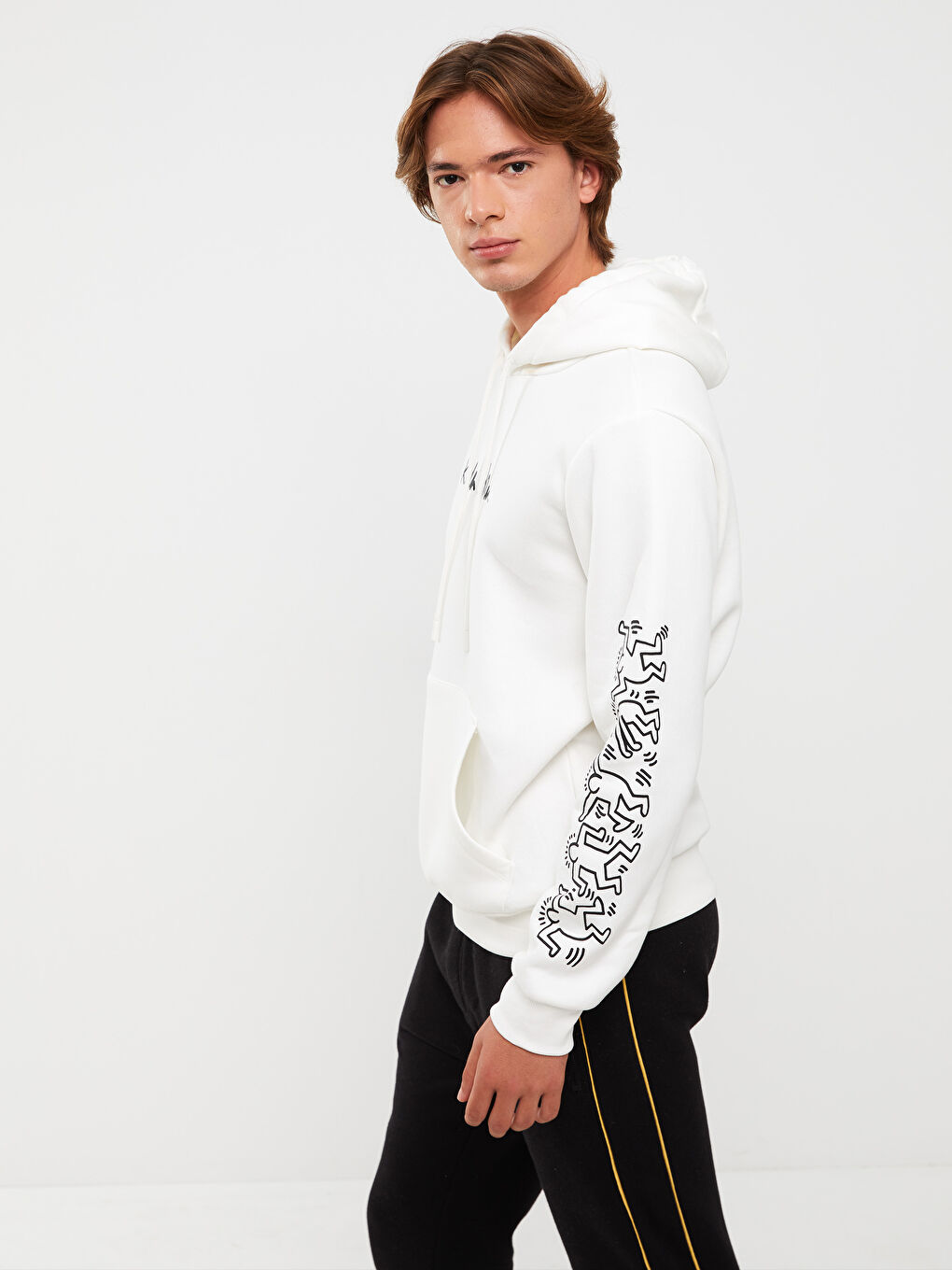 LCW Casual Kırık Beyaz Uzun Kollu Keith Haring Baskılı Erkek Hoodie - 1