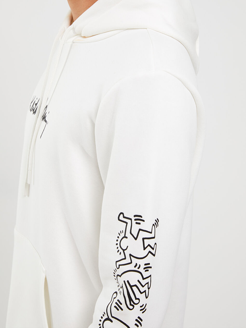 LCW Casual Kırık Beyaz Uzun Kollu Keith Haring Baskılı Erkek Hoodie - 3