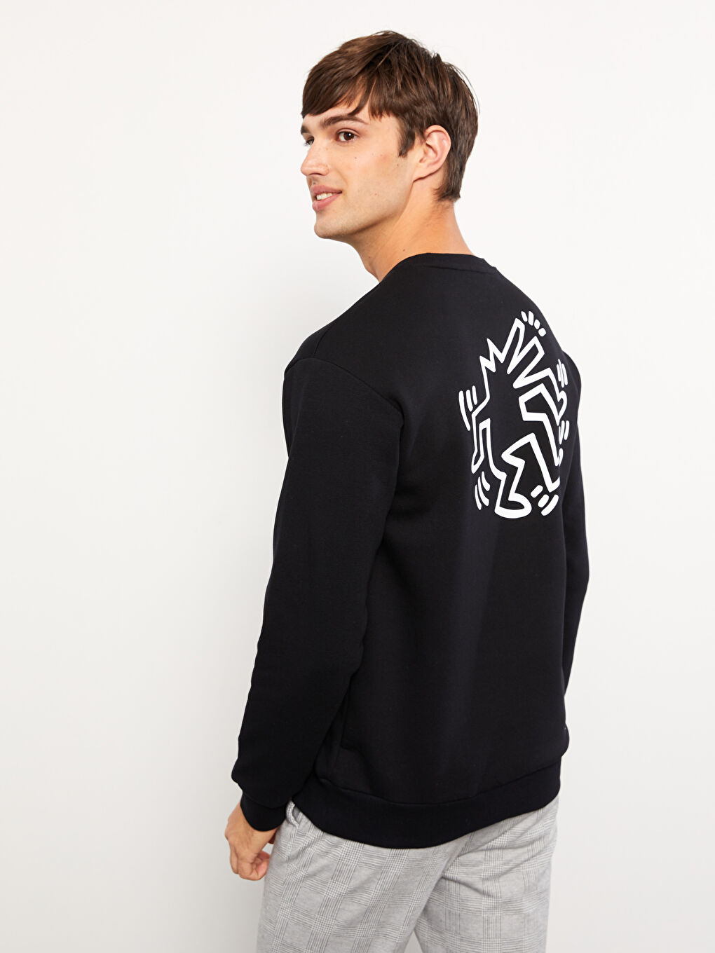 LCW Casual Yeni Siyah Bisiklet Yaka Uzun Kollu Keith Haring Baskılı Erkek Sweatshirt