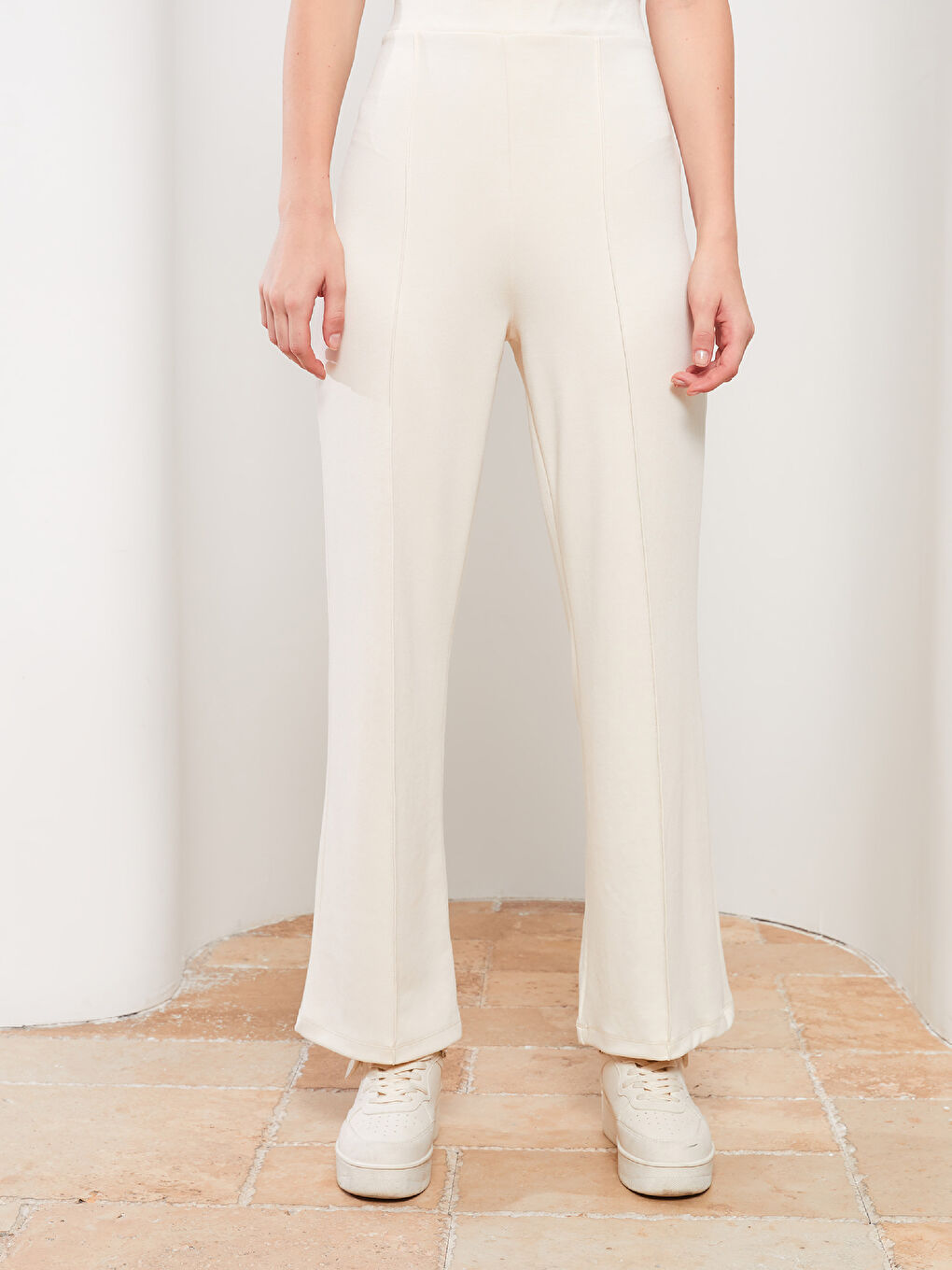 Ekru Kadın Beli Lastikli Düz Eşofman Altı-3