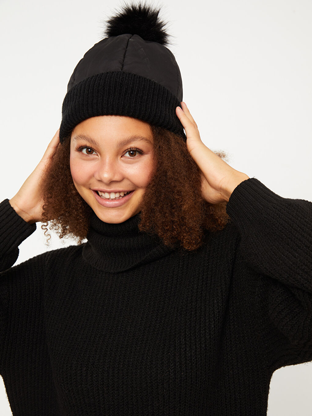 Bonnet en Peluche avec Pompon pour Femmes