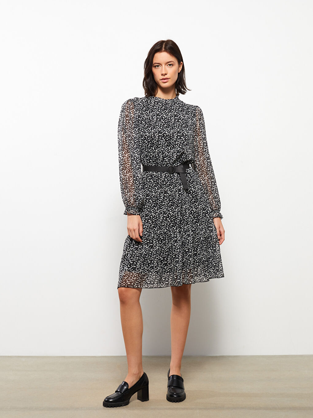 Siyah Dik Yaka Desenli Uzun Kollu Şifon Kadın Elbise