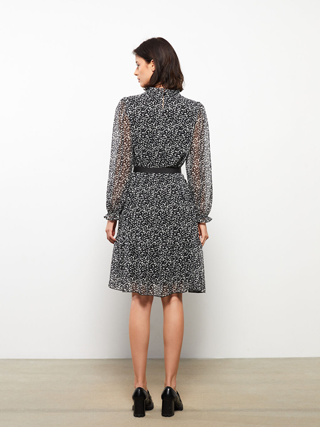 Siyah Dik Yaka Desenli Uzun Kollu Şifon Kadın Elbise-3