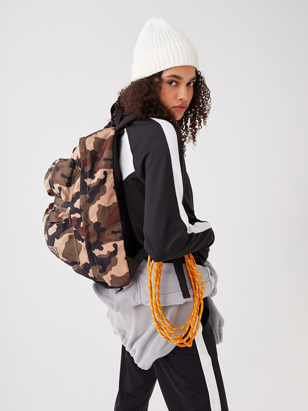 Siyah Dik Yaka Baskılı Uzun Kollu Kadın Spor Hırka-1