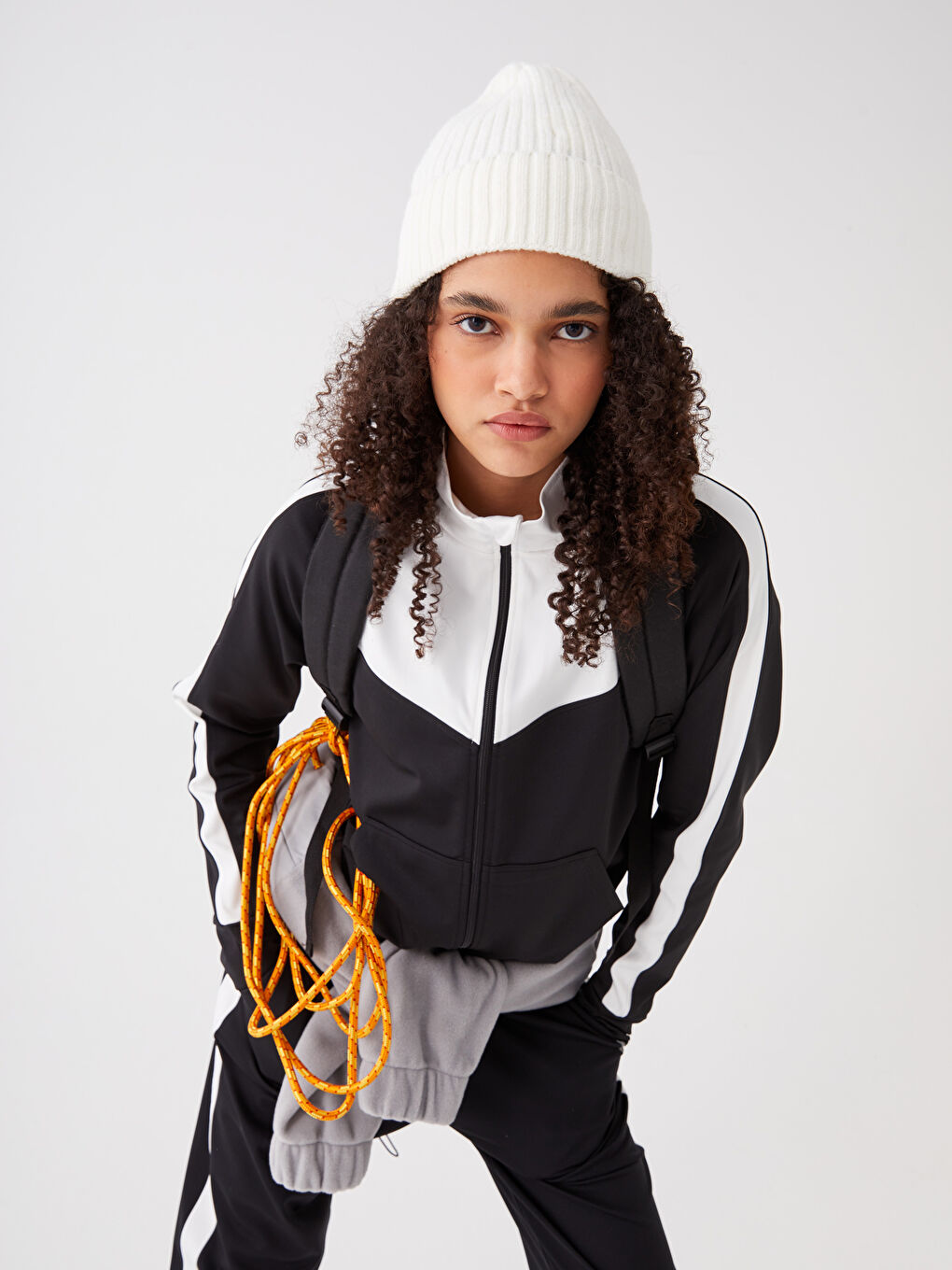 Siyah Dik Yaka Baskılı Uzun Kollu Kadın Spor Hırka-2