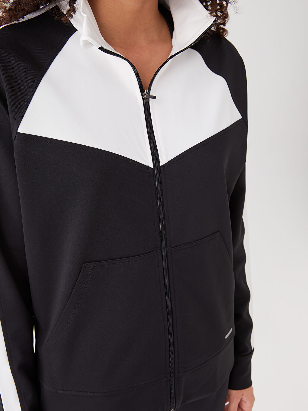 Siyah Dik Yaka Baskılı Uzun Kollu Kadın Spor Hırka-4