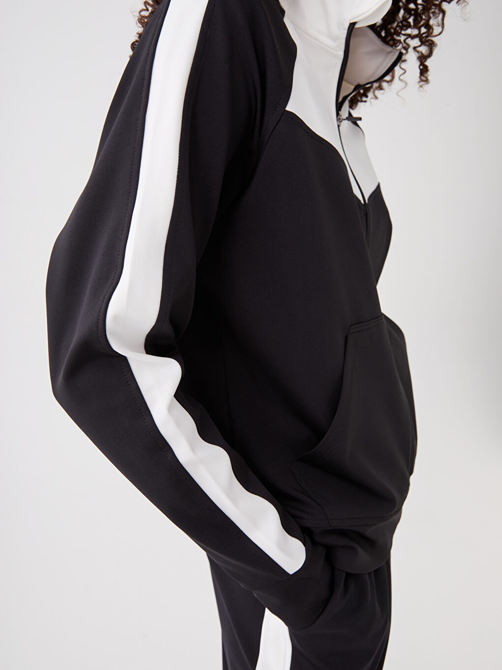 Siyah Dik Yaka Baskılı Uzun Kollu Kadın Spor Hırka-5