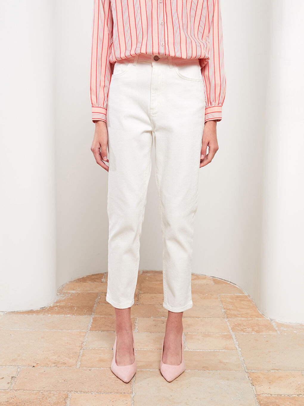 Beyaz Kadın Mom Fit Düz Jean Pantolon-3