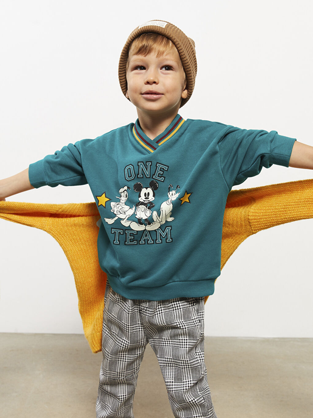 V-Neck Long Sleeve Mickey Mouse Printed Baby Boy Sweatshirt-1
