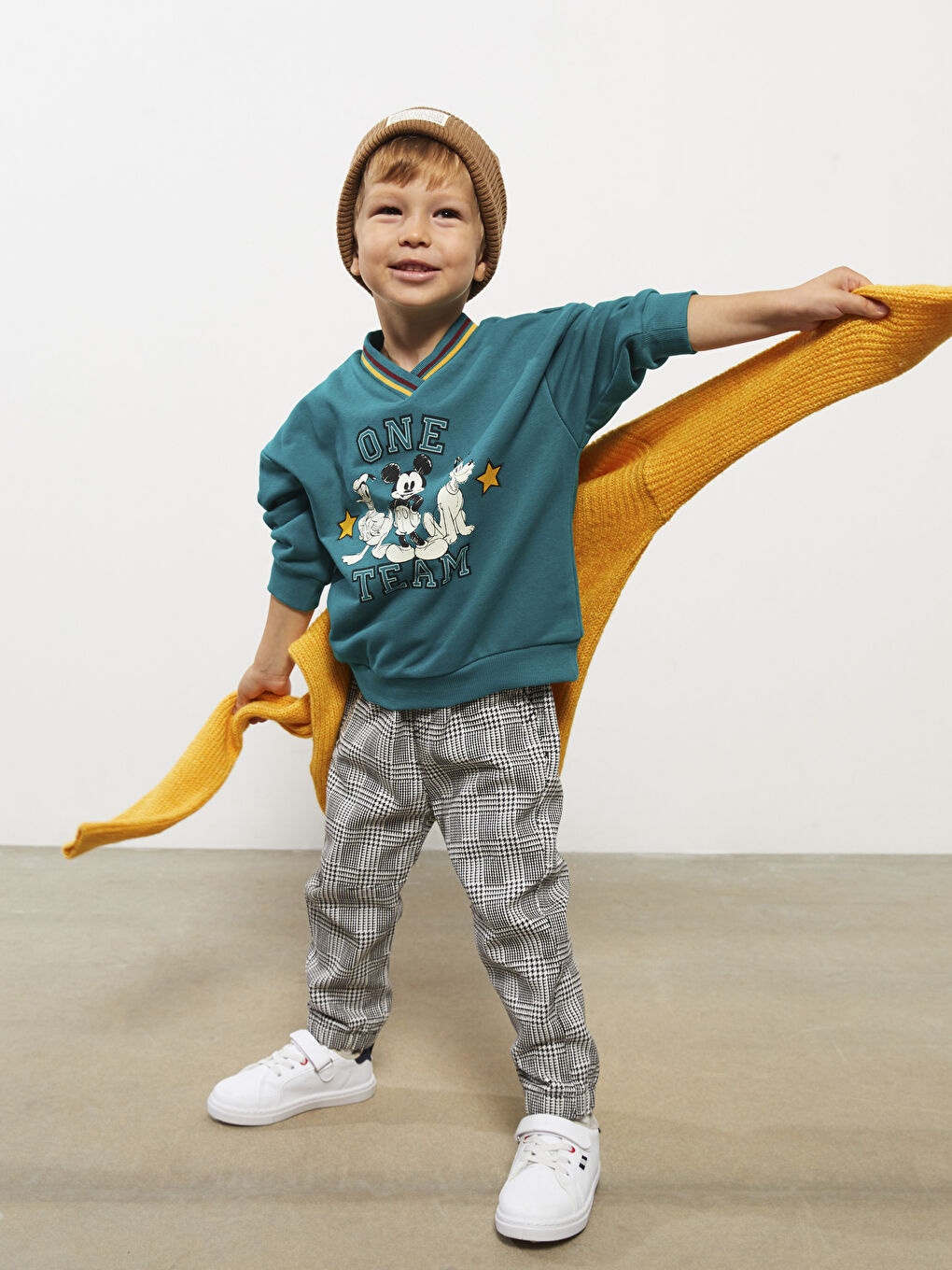 V-Neck Long Sleeve Mickey Mouse Printed Baby Boy Sweatshirt-2