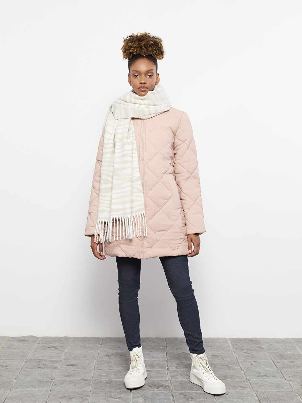 Bej Saçaklı Desenli Kadın Atkı-1