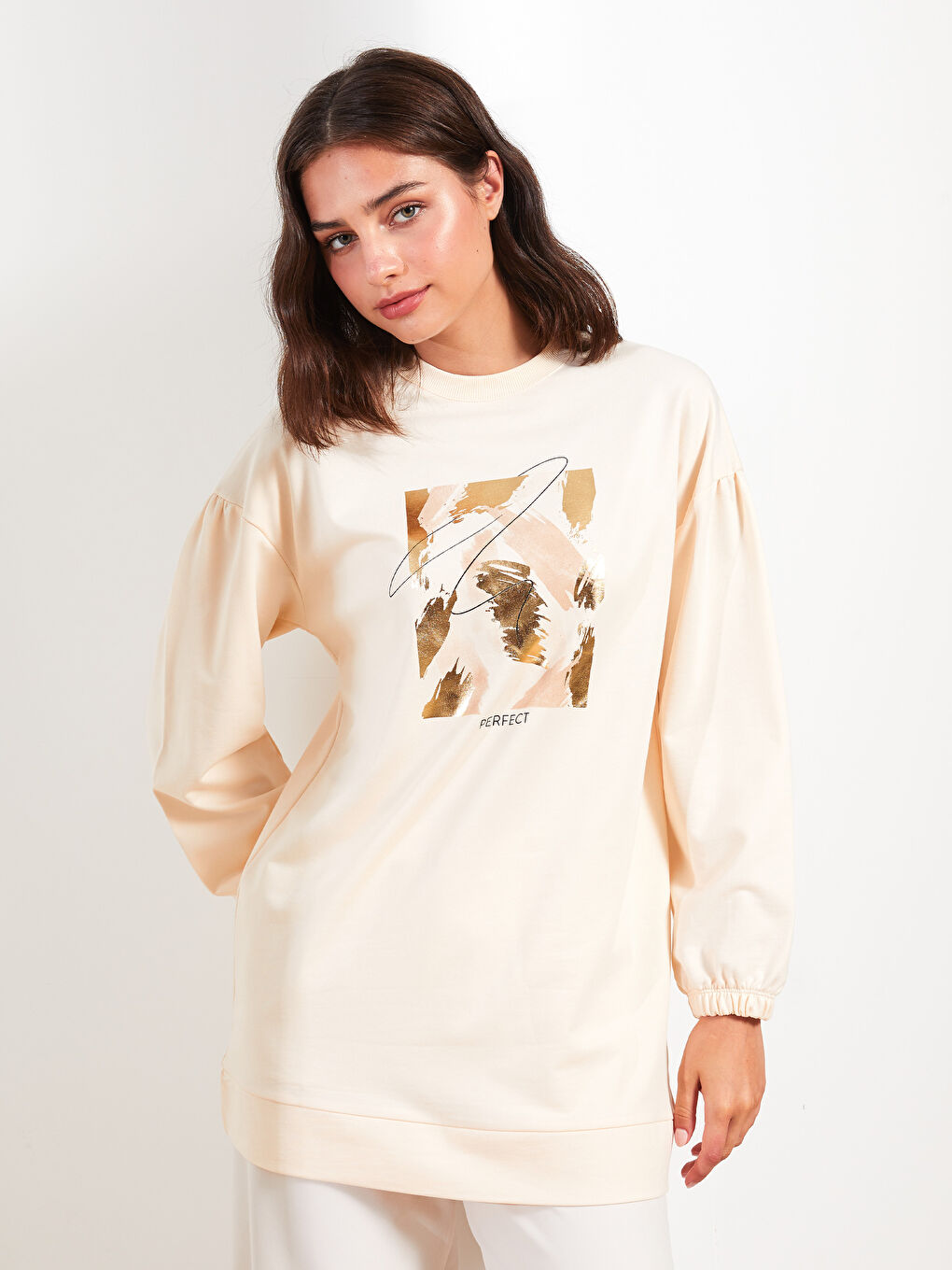 تونيك سويتشيرت واسع كم طويل مطبوع بياقة دائرية للسيدات