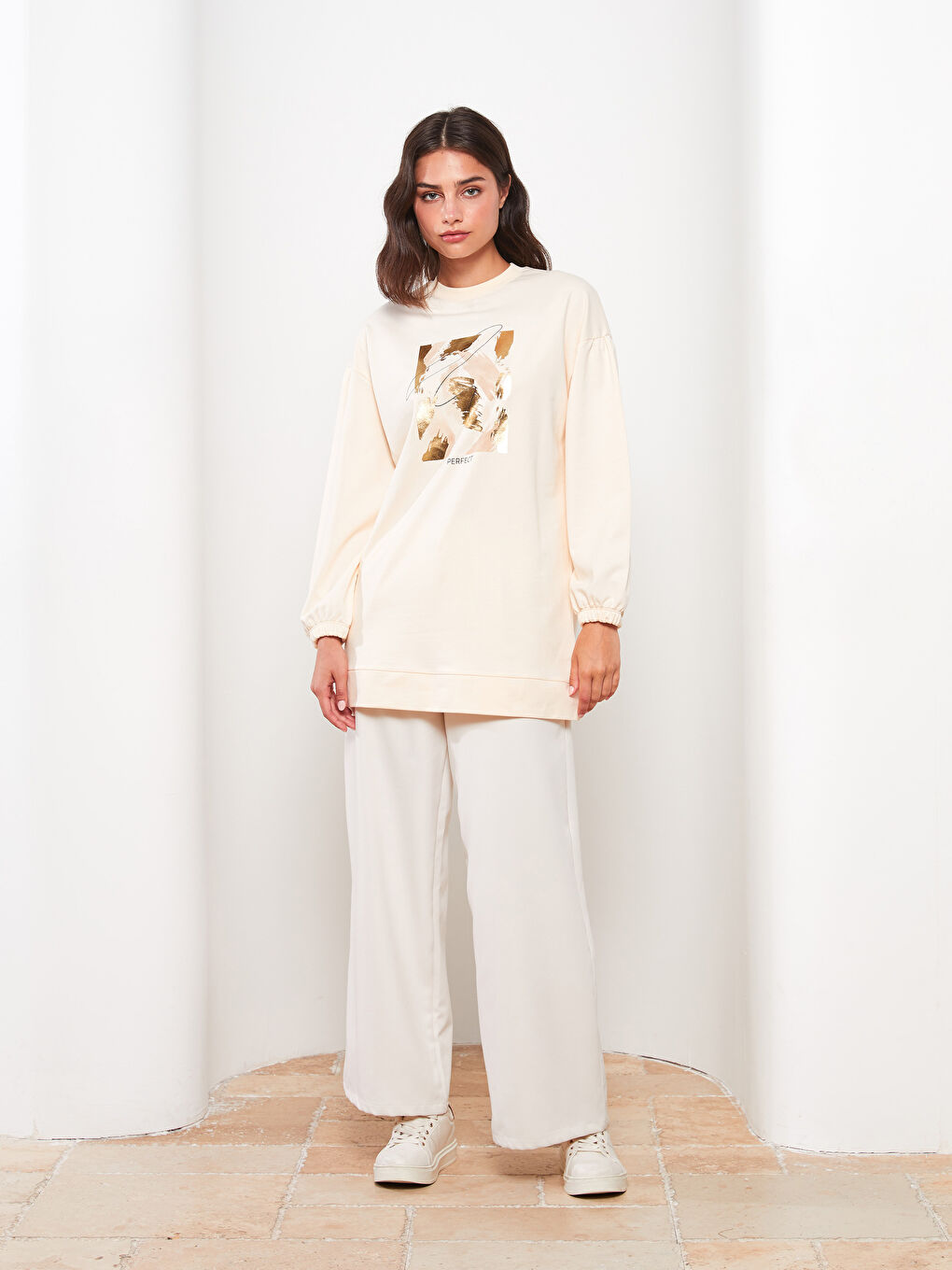 تونيك سويتشيرت واسع كم طويل مطبوع بياقة دائرية للسيدات-1