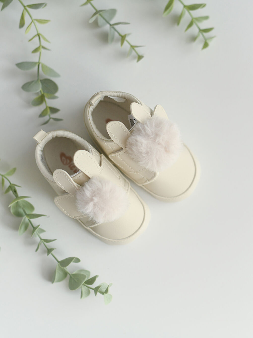 Bej Cırt Cırtlı Ponponlu Kız Bebek Yürüme Öncesi Ayakkabı