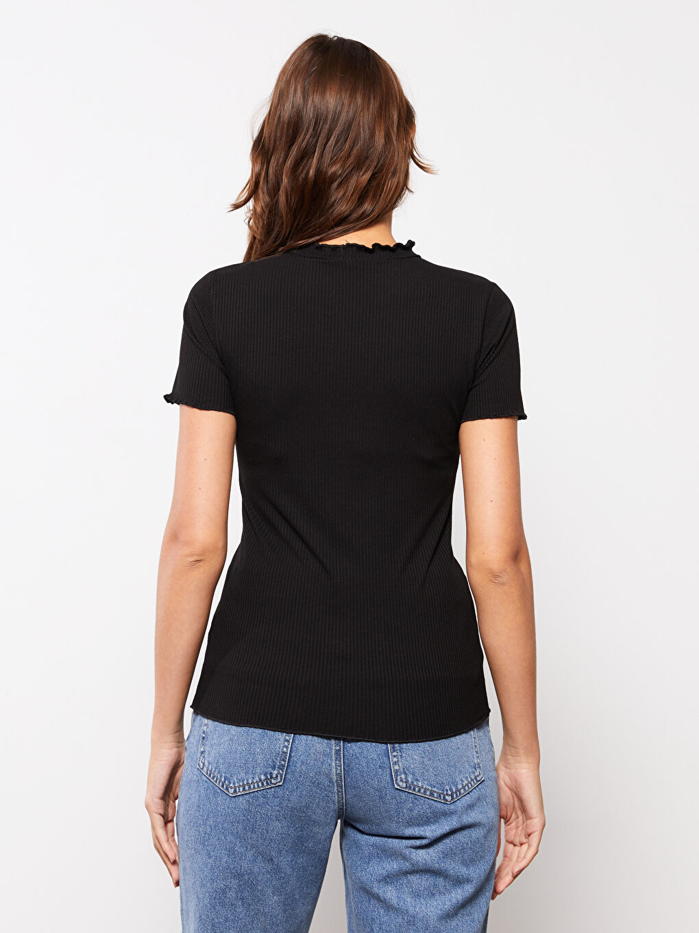 Siyah Fırfırlı Bisiklet Yaka Düz Kısa Kollu Kadın Tişört-4