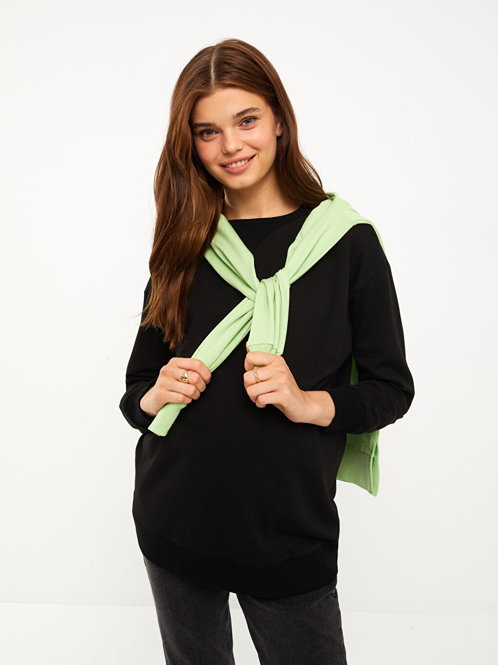 سويت شيرت سادة ياقة دائرية حوامل