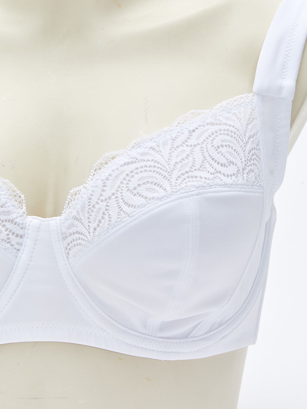 Plus Size Underwire Unfilled Lace Detailed Bra-2