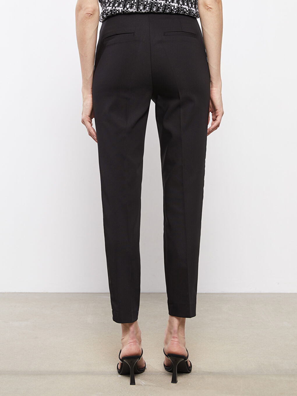 Siyah Kadın Dar Fit Düz Pantolon-4