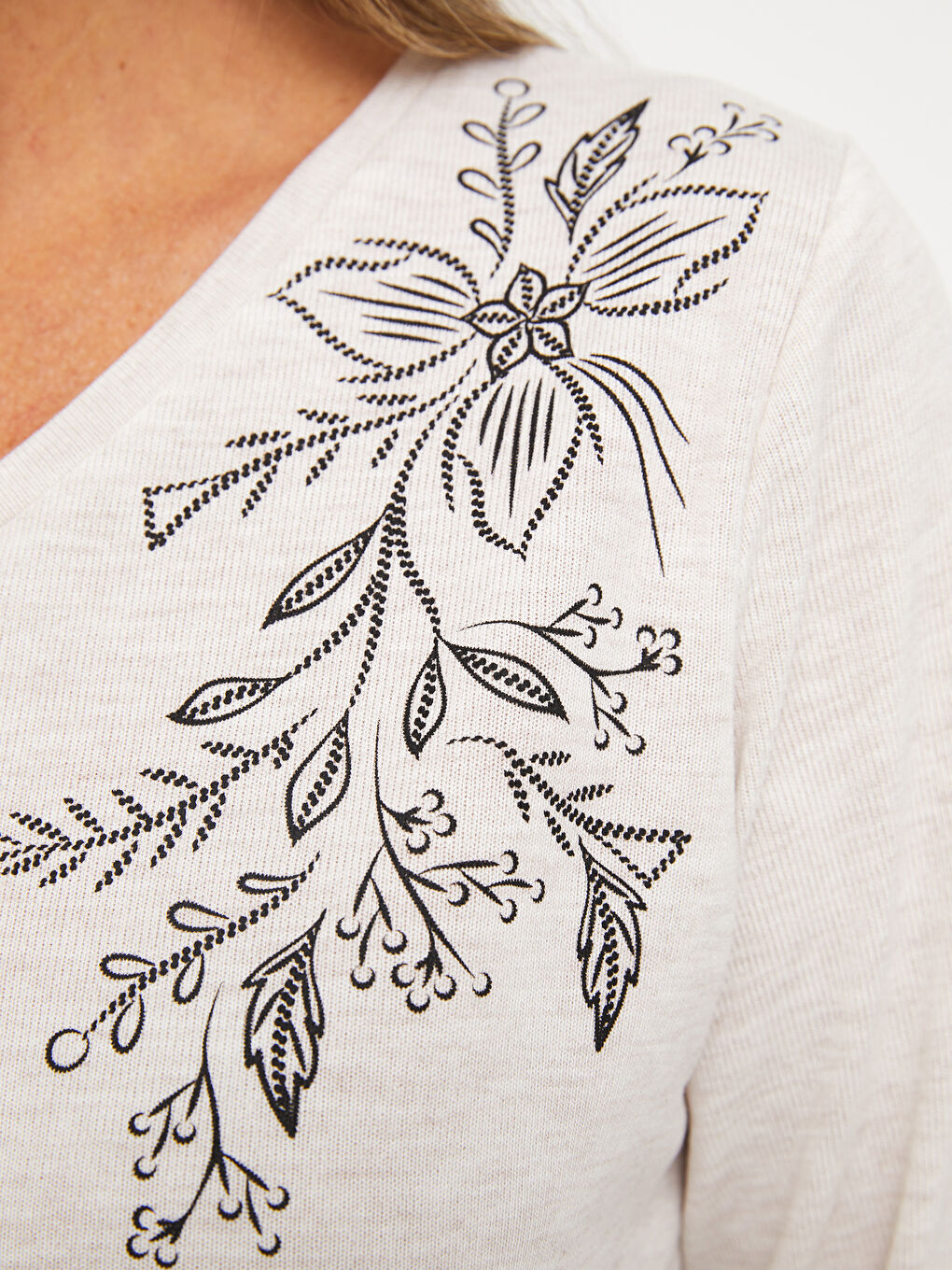 V-Neck Printed Long Sleeve Women's T-Shirt-3