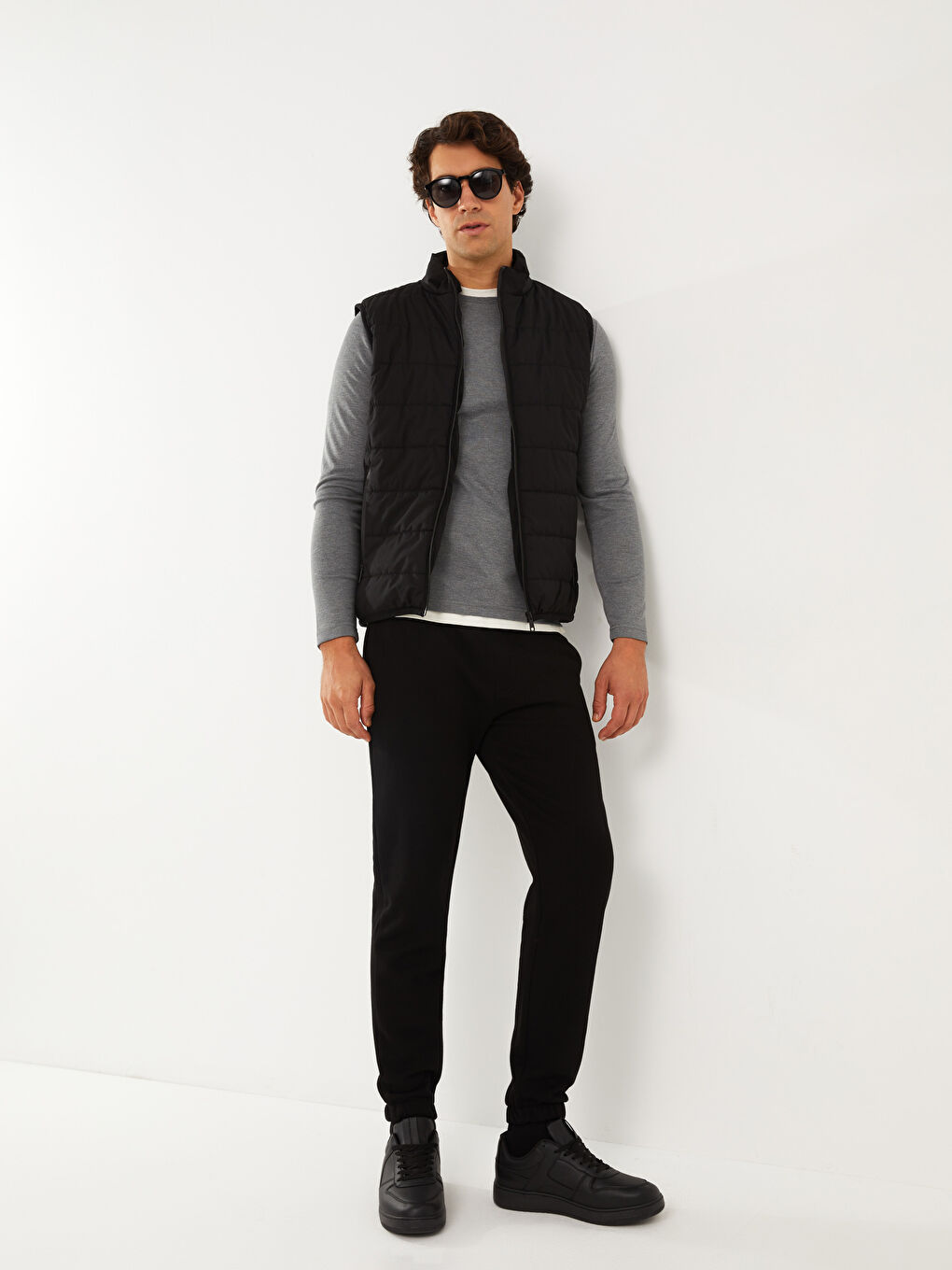 Siyah Standart Kalıp Dik Yaka Erkek Yelek-1