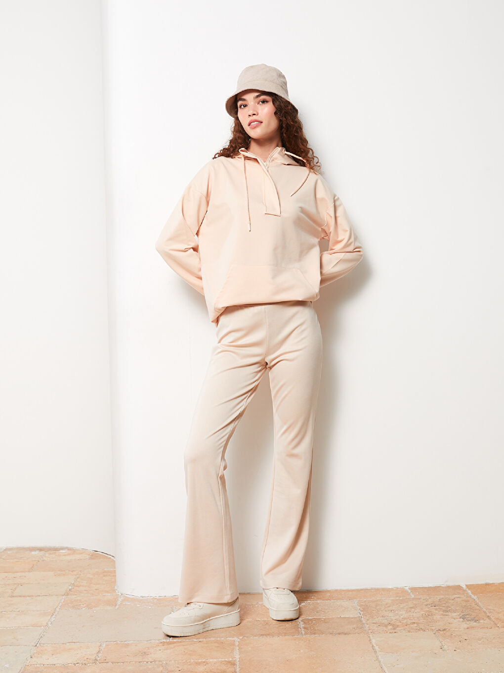 Bej Beli Lastikli Düz İspanyol Paça Kadın Eşofman Altı