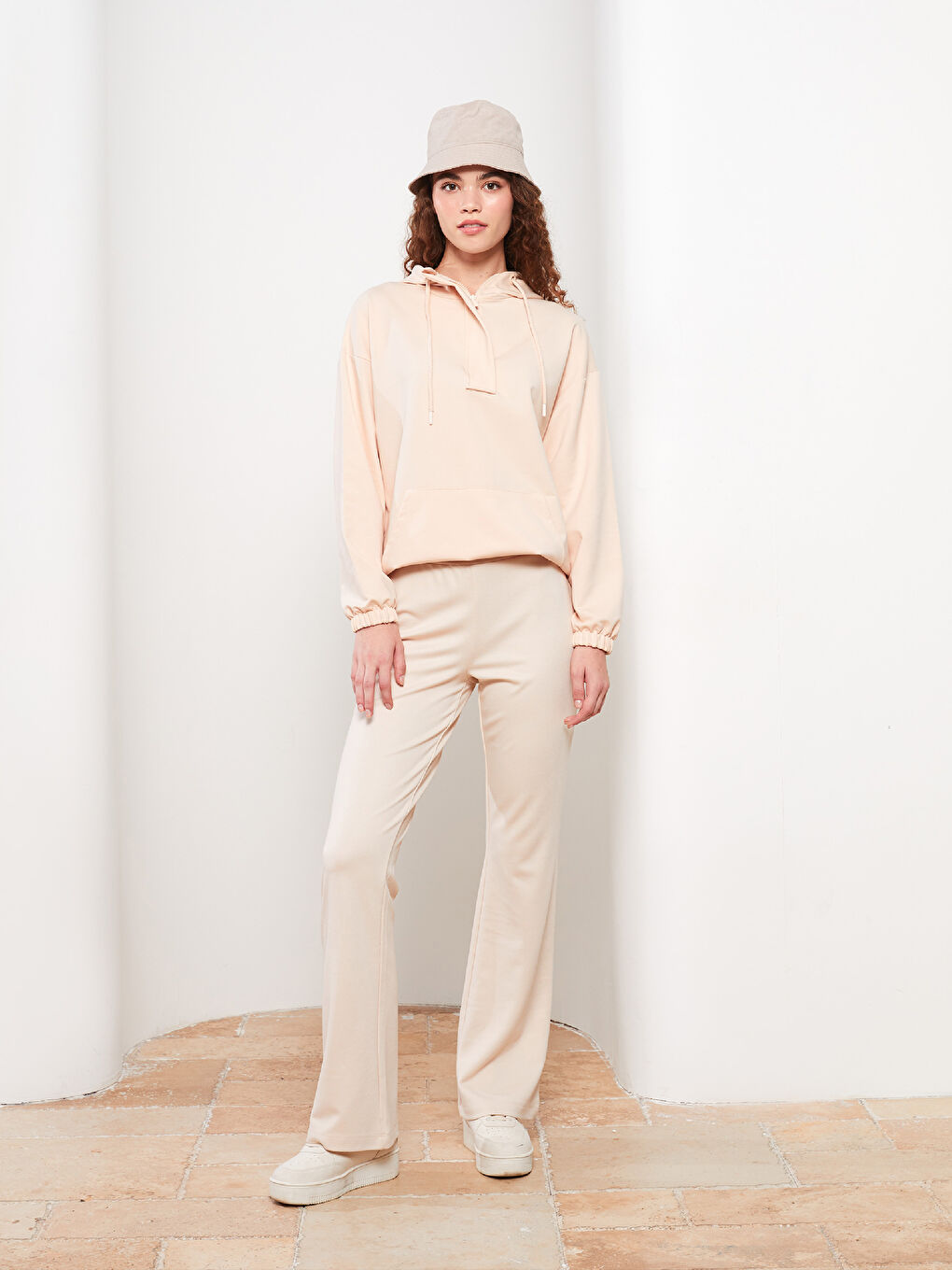 Bej Beli Lastikli Düz İspanyol Paça Kadın Eşofman Altı-1