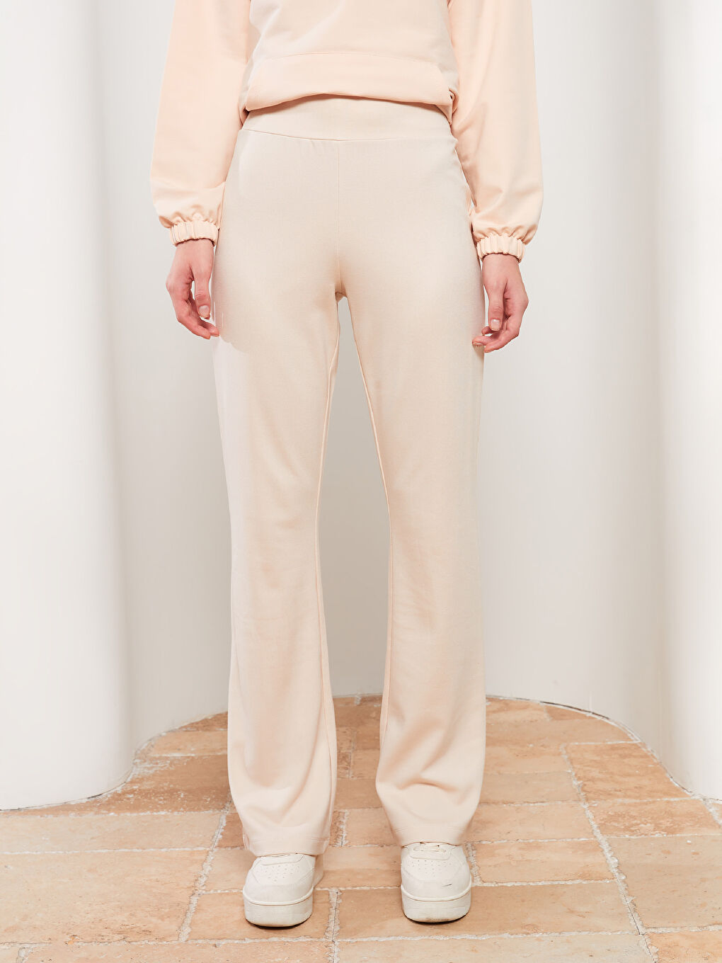 Bej Beli Lastikli Düz İspanyol Paça Kadın Eşofman Altı-3