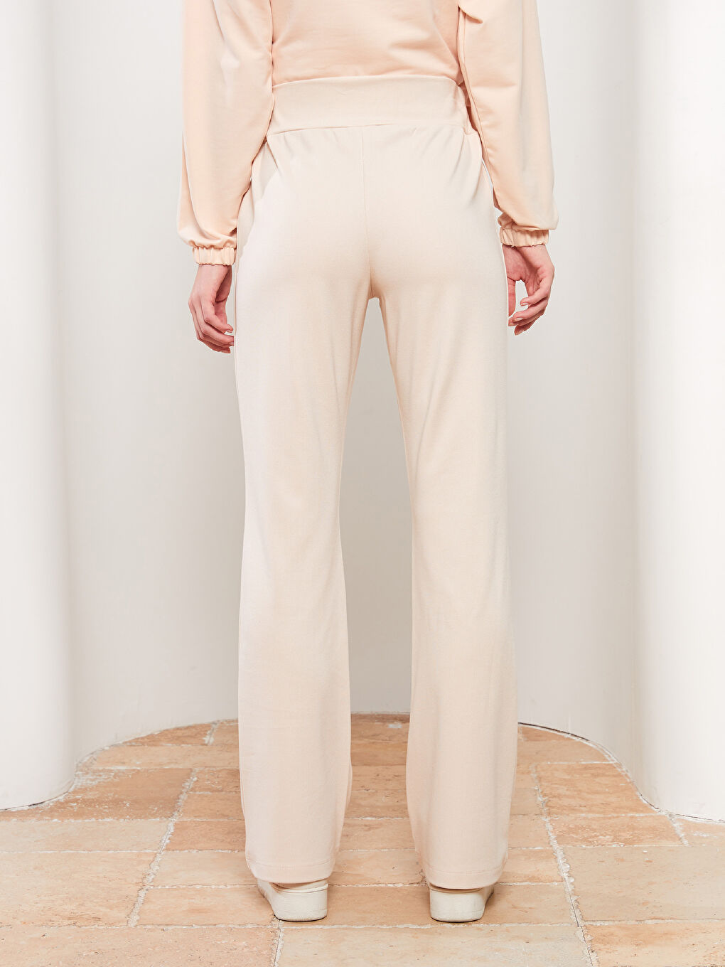 Bej Beli Lastikli Düz İspanyol Paça Kadın Eşofman Altı-4