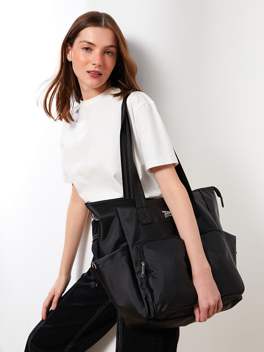 Siyah Deri Görünümlü Kadın Spor Çantası-1