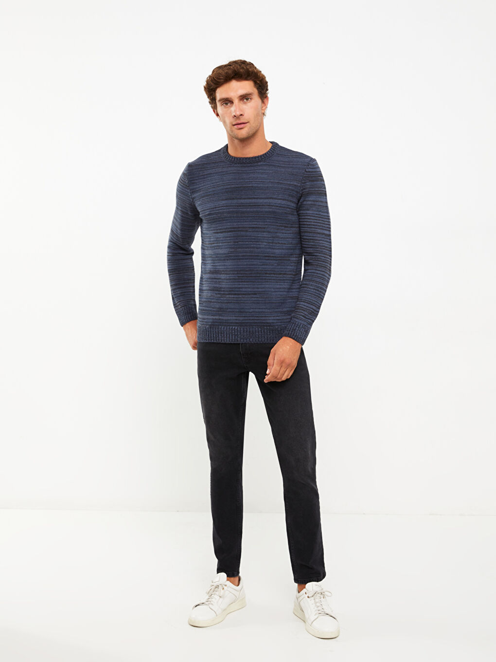 بلوز یه‌خه‌ خڕ قۆڵ درێژ نەخشدار بۆ پیاوان تریکۆ-1