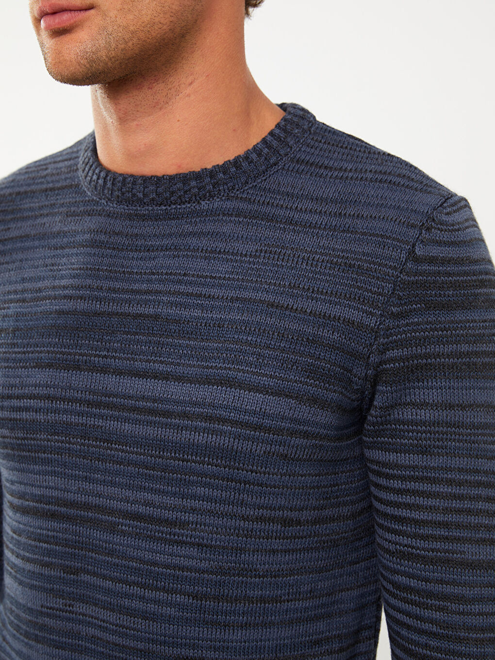 بلوز یه‌خه‌ خڕ قۆڵ درێژ نەخشدار بۆ پیاوان تریکۆ-3