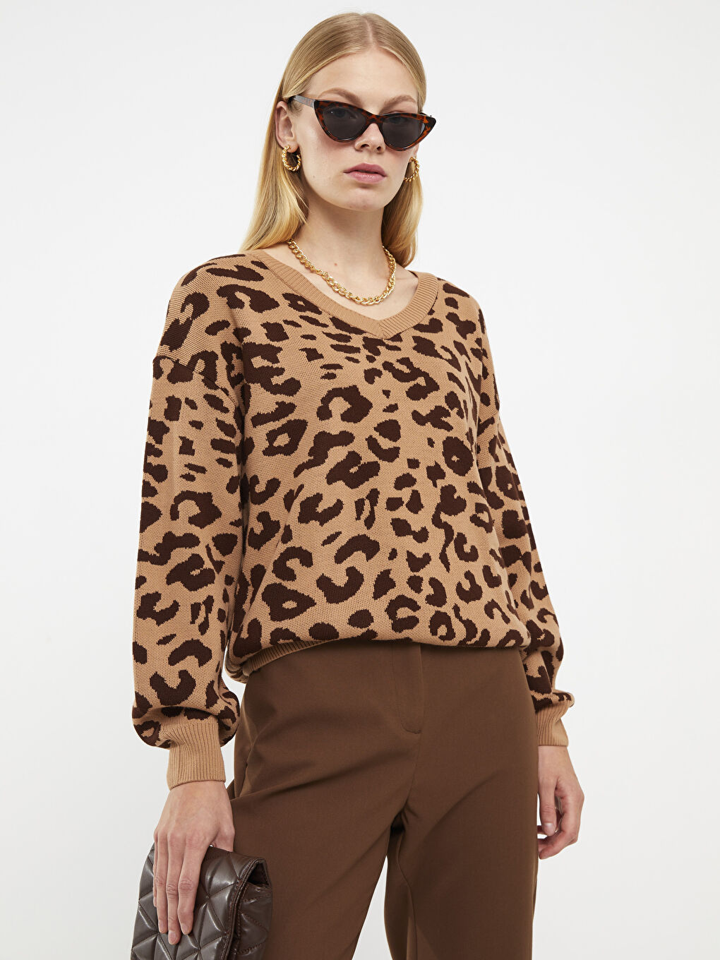 Kahverengi V Yaka Desenli Uzun Kollu Kadın Triko Kazak