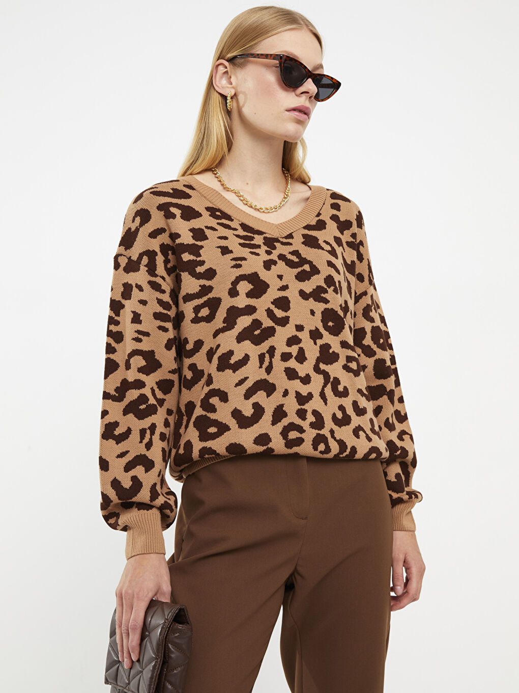 Kahverengi V Yaka Desenli Uzun Kollu Kadın Triko Kazak-1