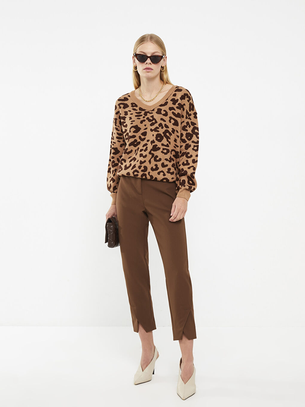 Kahverengi V Yaka Desenli Uzun Kollu Kadın Triko Kazak-2