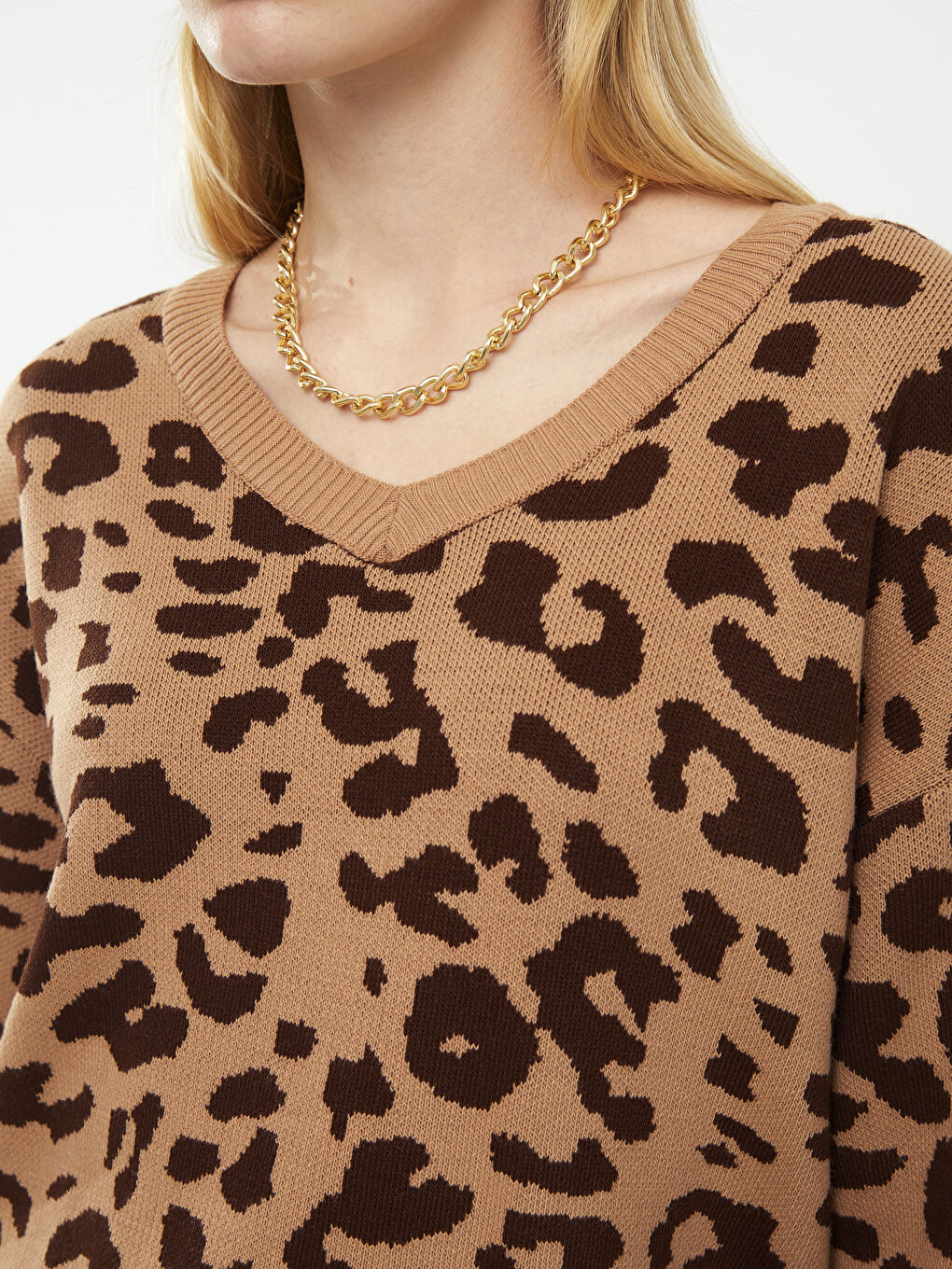 Kahverengi V Yaka Desenli Uzun Kollu Kadın Triko Kazak-3