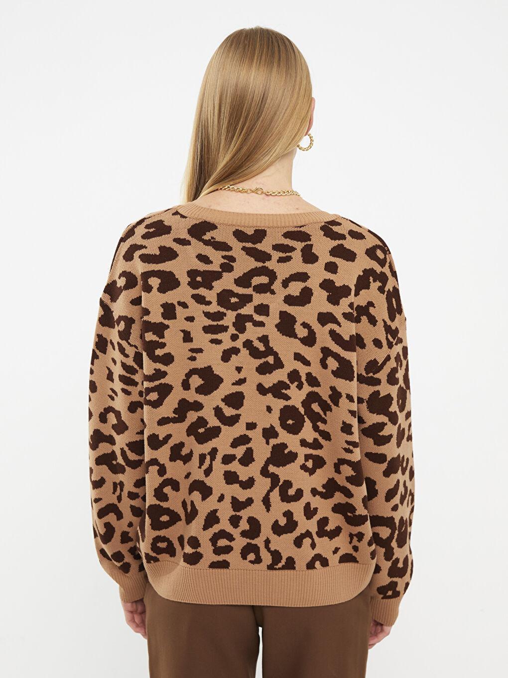 Kahverengi V Yaka Desenli Uzun Kollu Kadın Triko Kazak-4