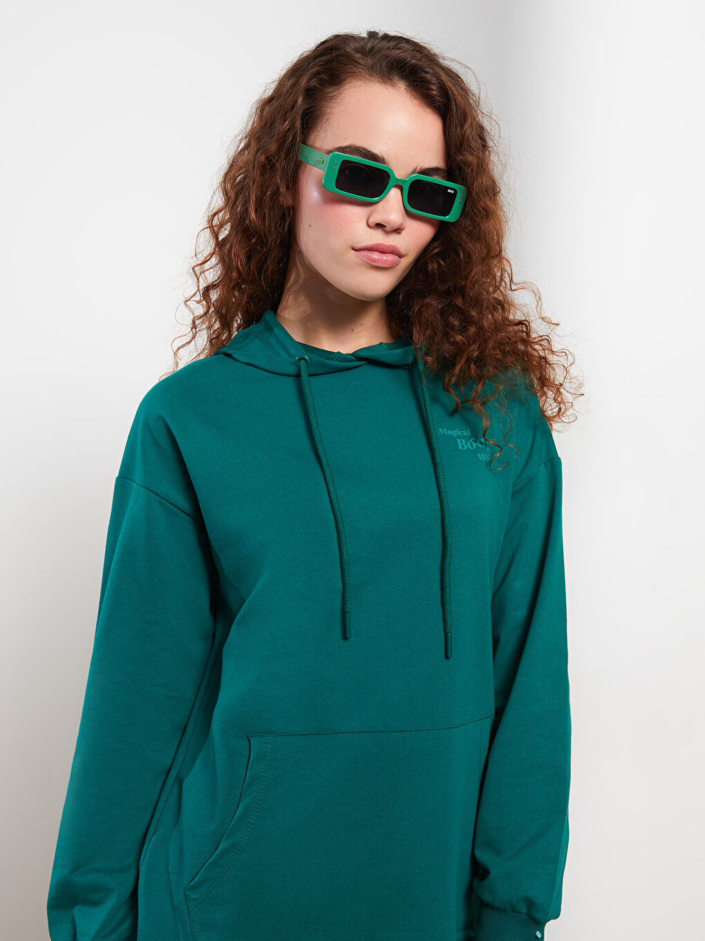 Yeşil Kapüşonlu Baskılı Uzun Kollu Kadın Sweatshirt Tunik-1