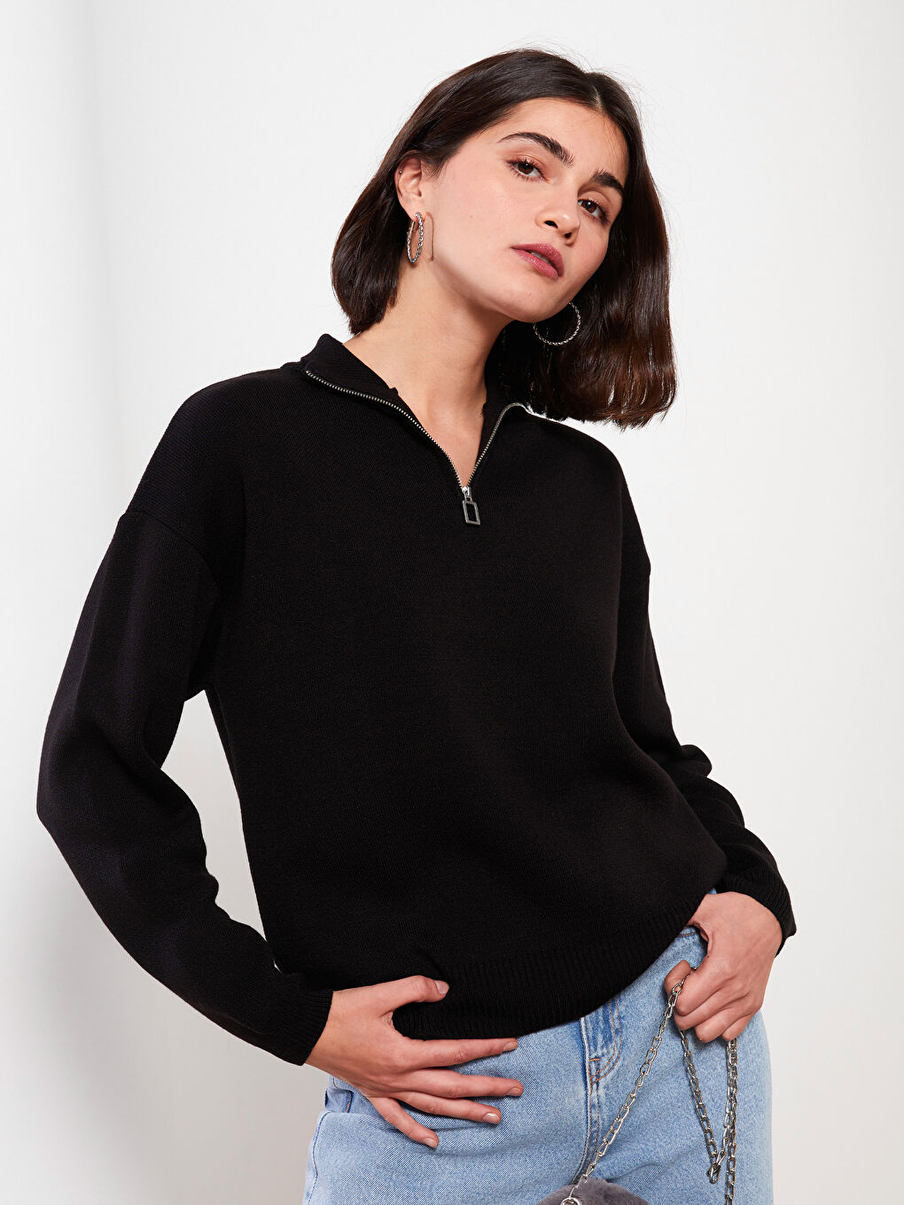 Siyah Dik Yaka Kadın Triko Kazak